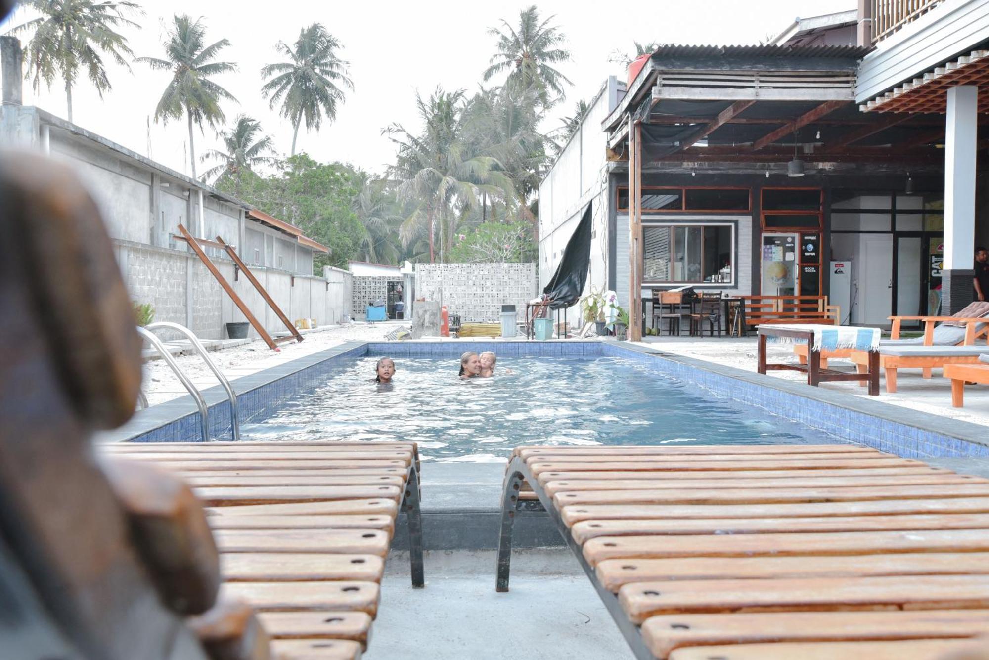 Oseda Nias Surf House Hotel Hilibotodane Екстериор снимка